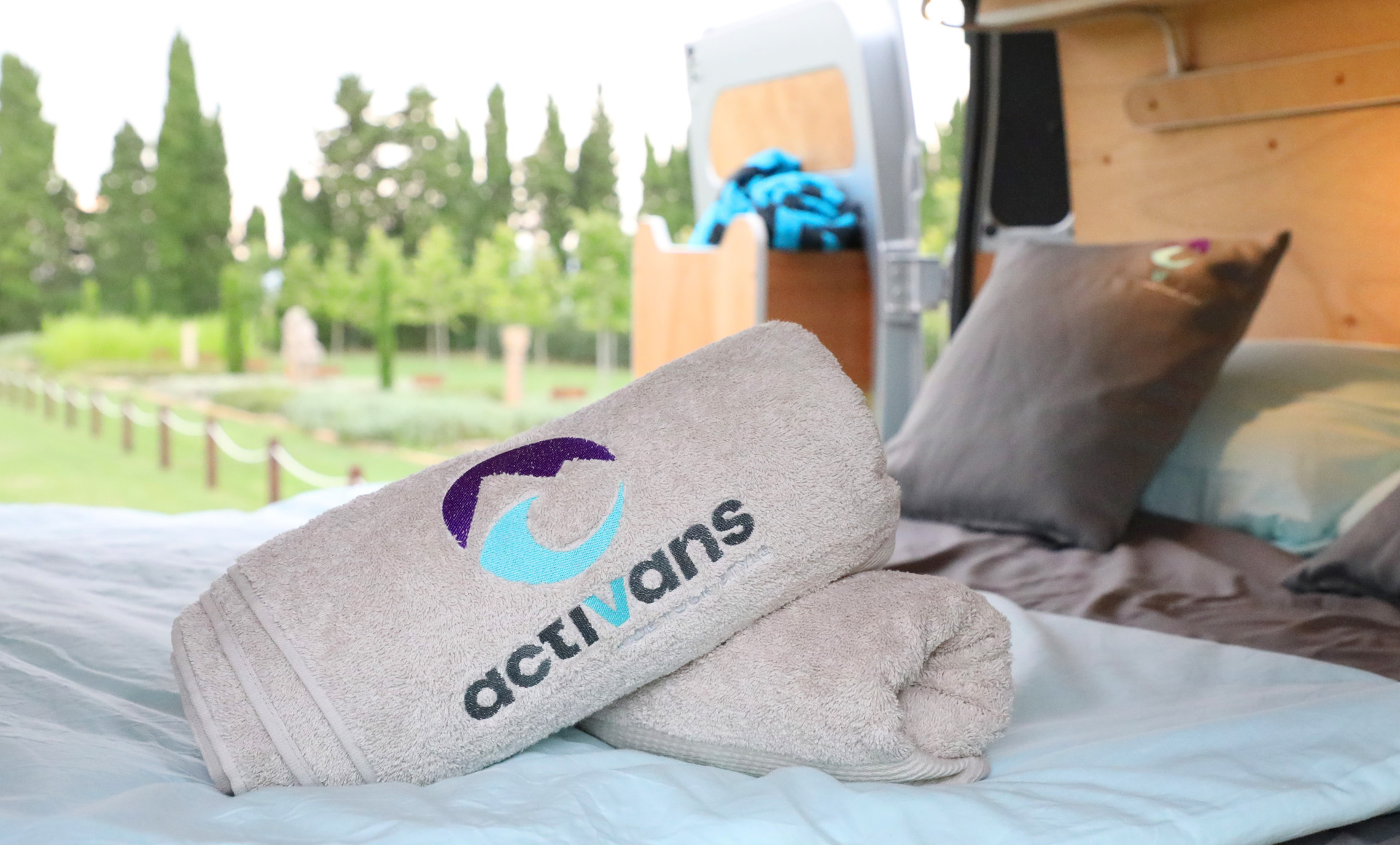Das Bett Peugeot Boxer Camper Miete bei Activans in Spanien