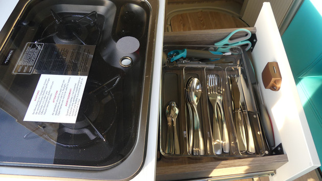 [Translate to Catalan:] Pössl Roadcruiser Evolution kitchen drawer with cutlery