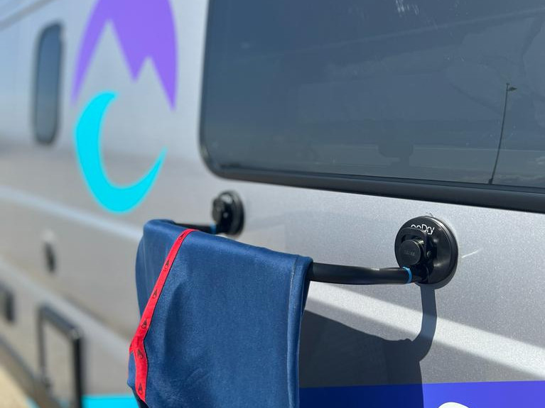 Go Dry Hanger für Neoprenanzüge, Badebekleidung und Handtücher in der Wohnmobilmiete enthalten