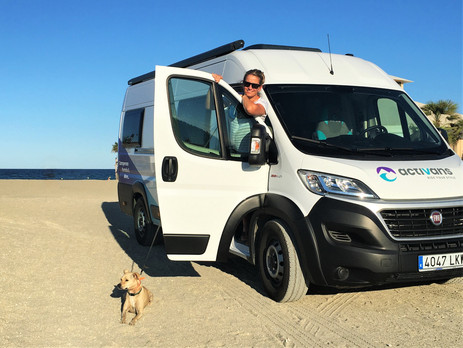 La Camper Fiat Ducato en la Playa en Cataluña