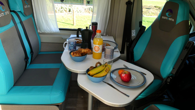 Eating area with 4 seats Pössl Roadcruiser Evolution