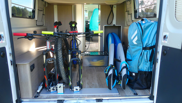 Pössl Roadcuiser Evolution espacio de carga trasera 2 bicicletas y 2 tablas de surf