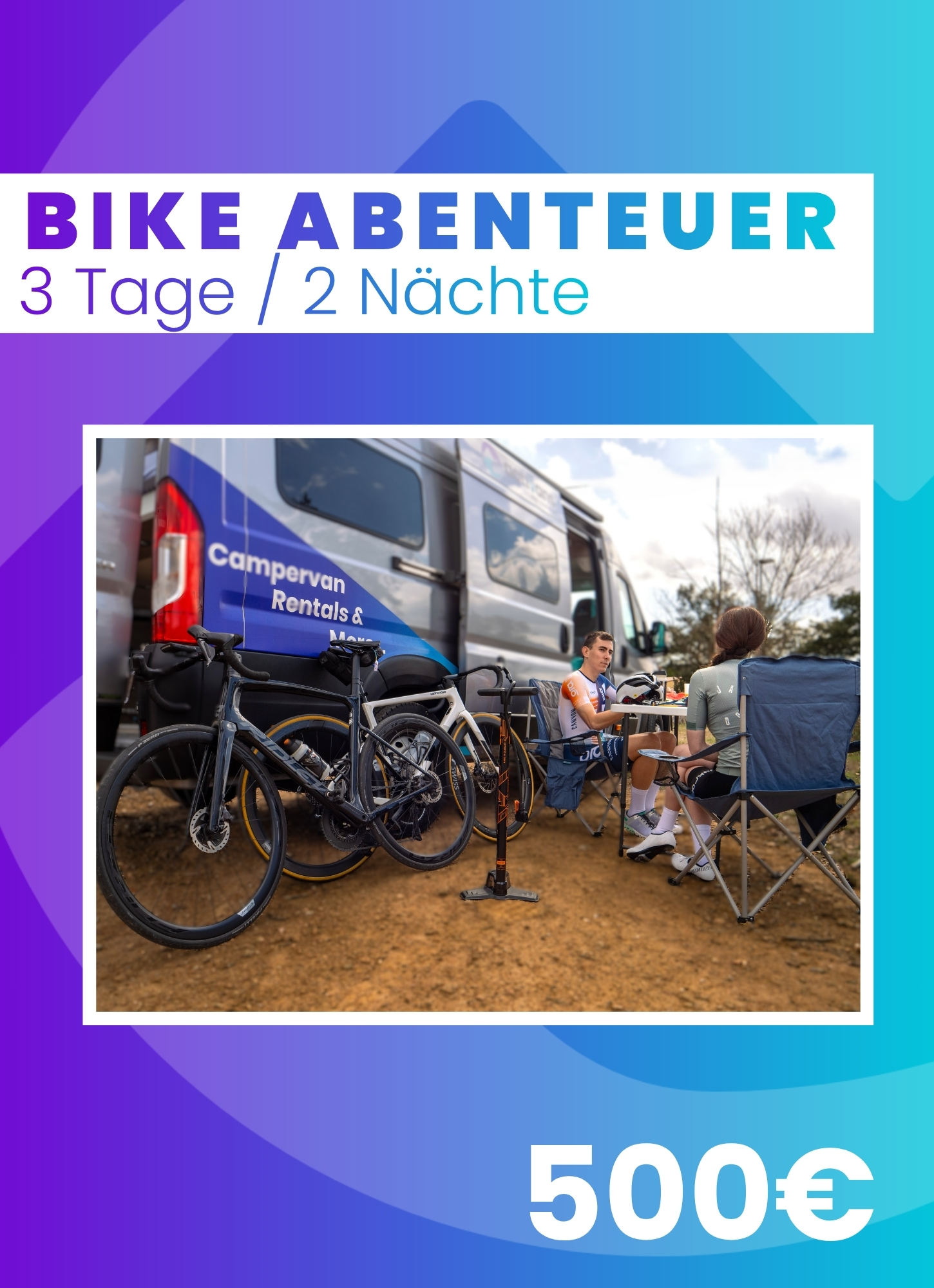 Radreise-Auszeit – Camper Gutschein mit Fahrradmiete inklusive | Activans Paar mit Fahrrädern vor einem Activans Camper während eines Radurlaubs in Spanien